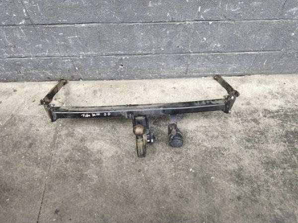 ATTACHE REMORQUE FORD - Vue 1